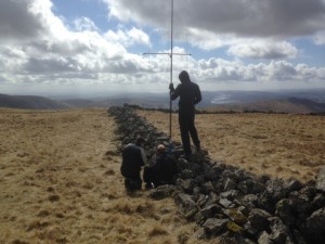 M0BLF and M0TNR working from Stoney Cove Pike with M6IKY functioning as antenna support.